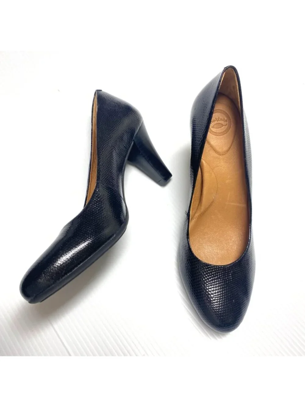 size 10 M womens Nurture Marjorrie textured black pumps heels Pristine! leather
